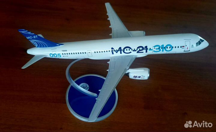 Модель самолета 1 200 мс-21