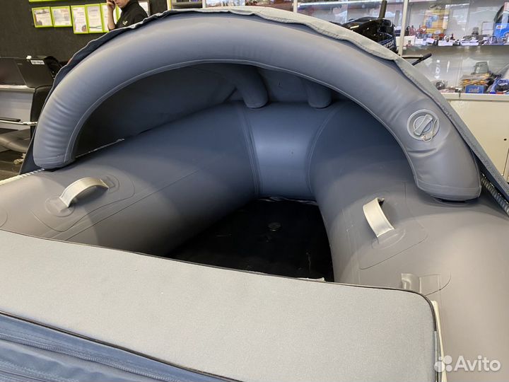 Лодка пвх Gladiator E 380 PRO