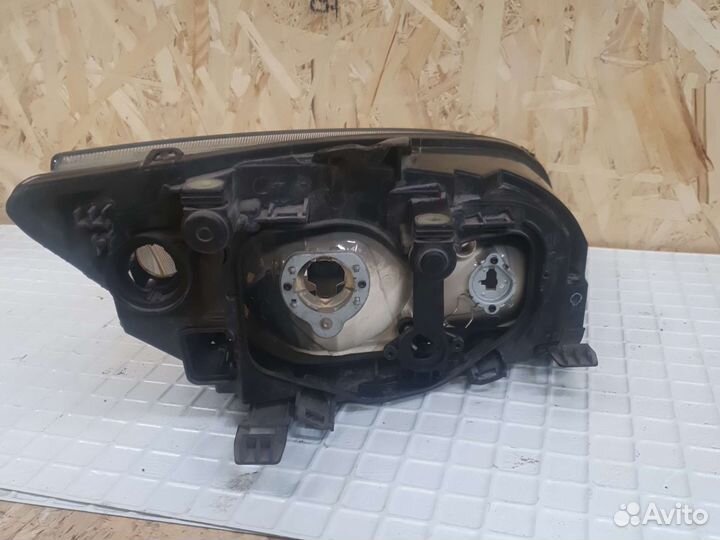 Фара левая форд фокус 2 2005-08 дефект