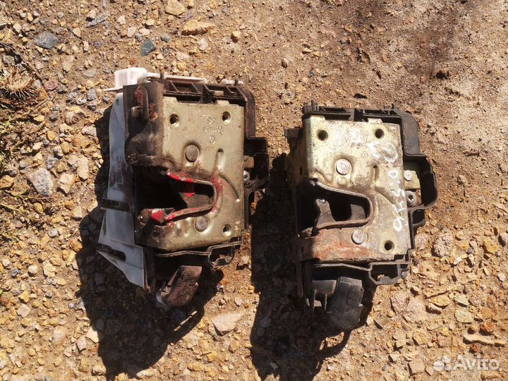 Замок задний левый Golf 3