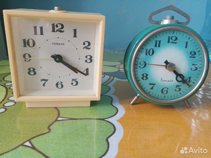 Будильник механический СССР