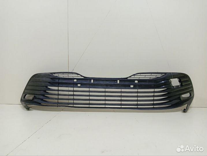 Решетка в бампер центральная Toyota Camry XV70 201