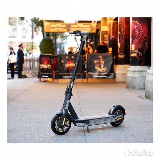 Старший смены. Самокаты