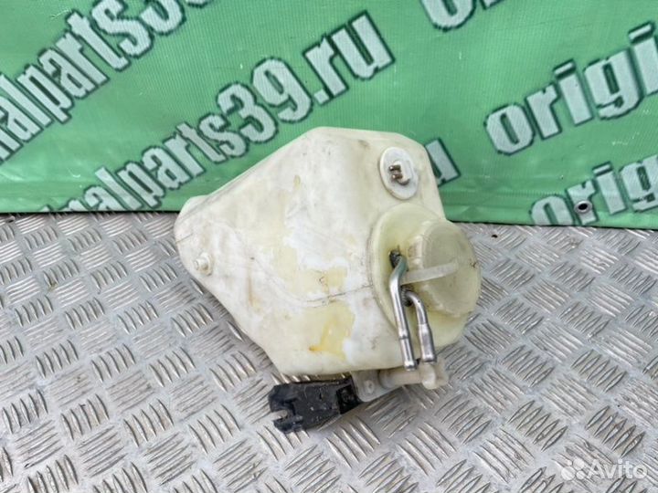 Бачок Mercedes-Benz W124 M102 2.3 1991