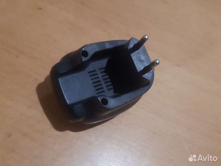 Универсальное зарядное устройство