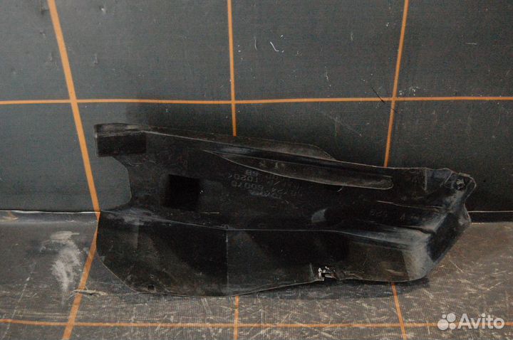 Пыльник бампера заднего - Toyota Land Cruiser 200