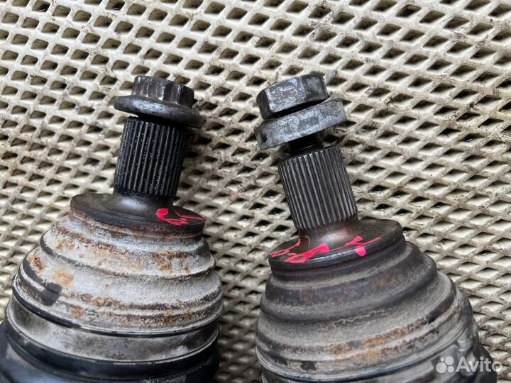 Шрус с пыльником VW Passat B6 2.0