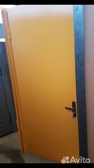 Дверь из металла с отделкой винил с двух сторон