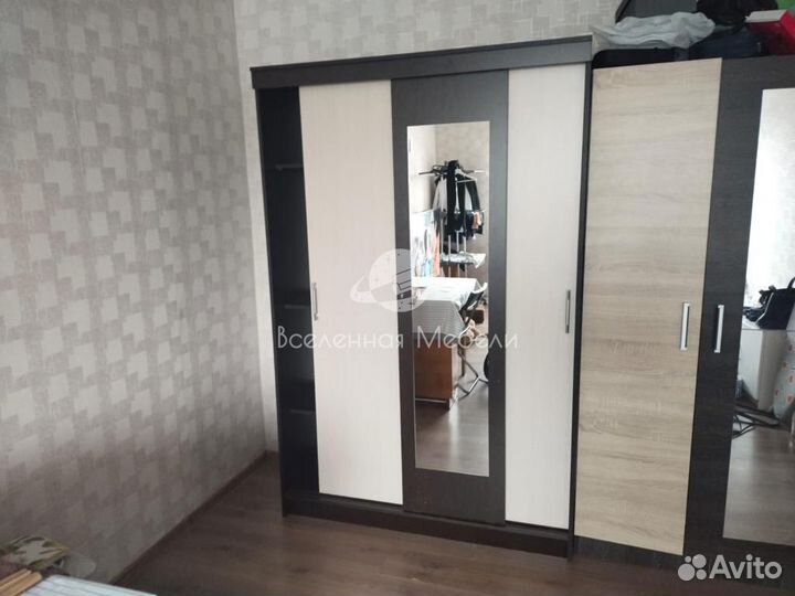 Шкаф купе с зеркалом