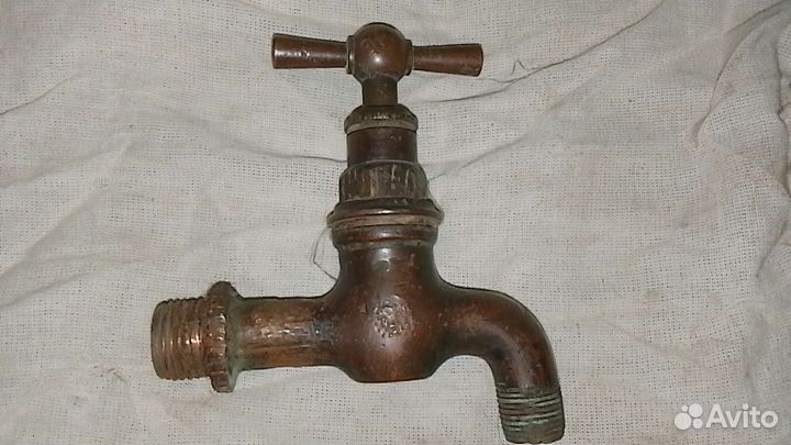 Старинный кран