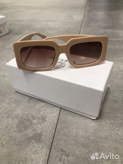 Солнцезащитные очки женские брендовые