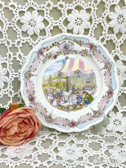 Тарелка и бокал 