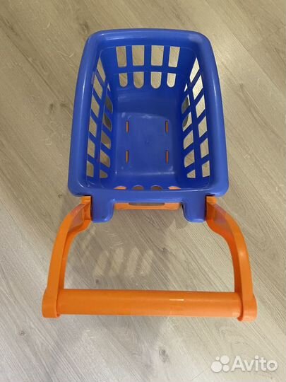 Игрушечная тележка