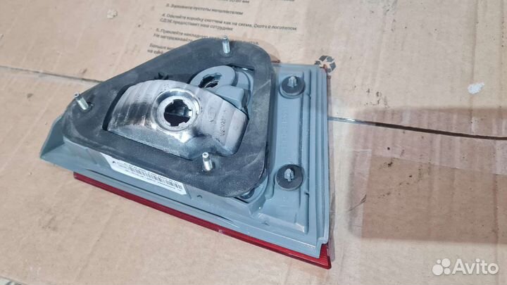 Фонарь правый LADA Vesta в крышку багажника