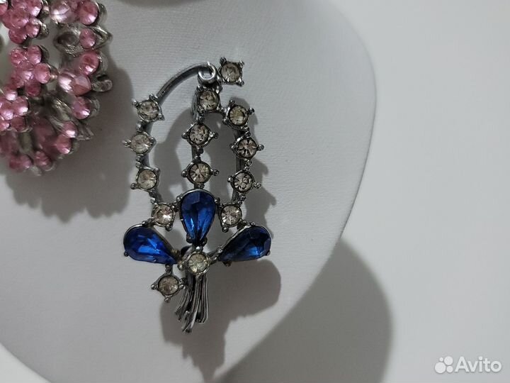 Лот винтажных брош из Великобритании