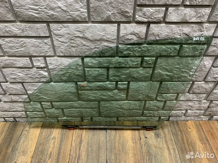 Toyota RAV 4 Стекло двери передней левой и правой