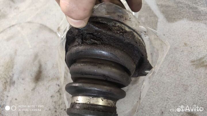 Привод левый Mitsubishi Carisma дорест. DA1A