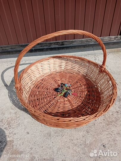 Корзина плетеная большая