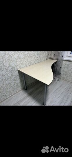 Письменный стол