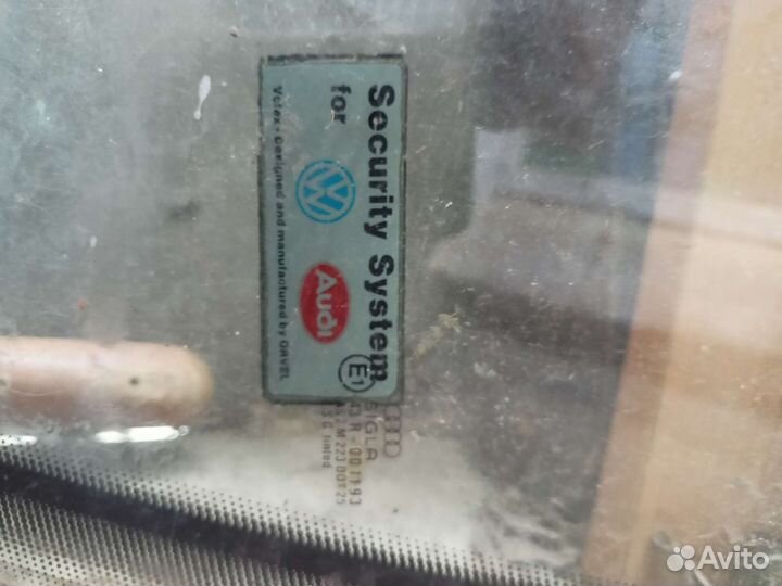 Боковое стекло на Ауди 80 левое