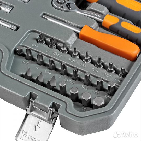 Набор инструментов универсальный 82 предмета, плас