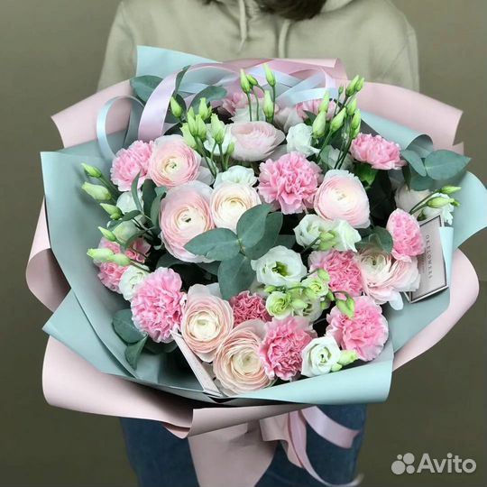 Сборный букет с ранункулюсами №551