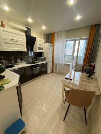 2-к. квартира, 66 м², 1/3 эт.