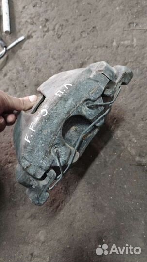 Передний левый суппорт ford focus 3