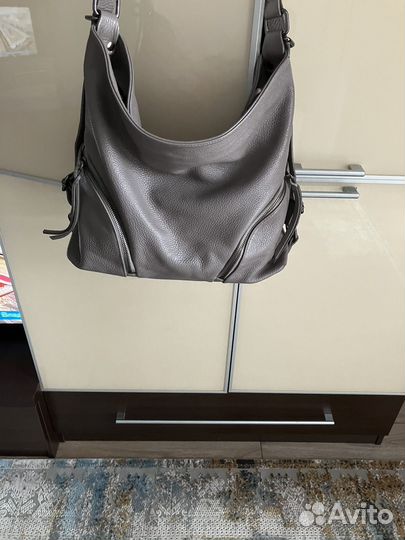 Сумкакожаная женнская сумка- рюкзак серого цвета