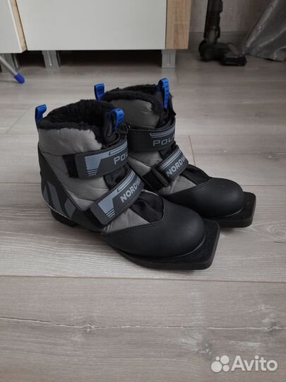 Лыжные ботинки размер 35