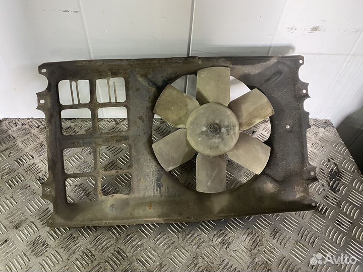 Вентилятор радиатора VW Passat B3 1.8 в сборе