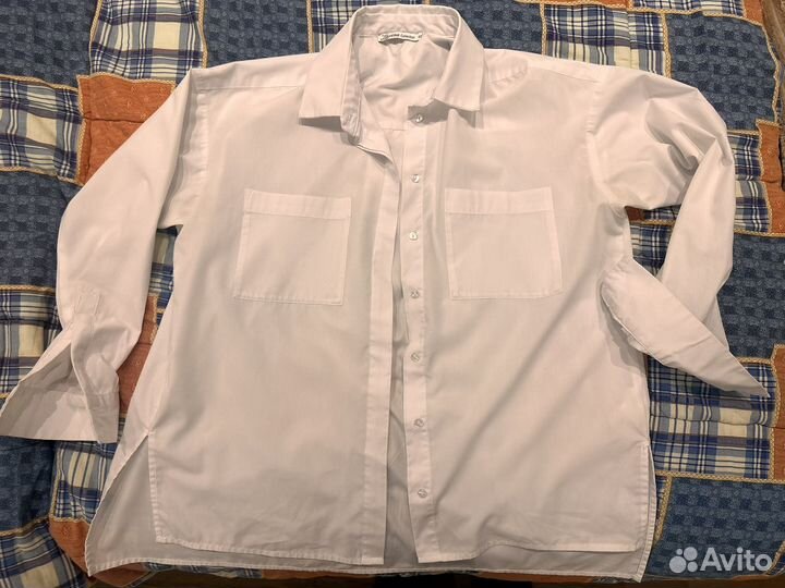 Рубашка белая и джинсы Calvin Clein