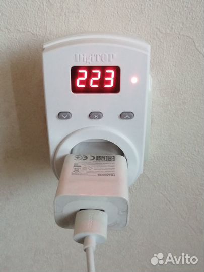 Реле-ограничитель напряжения Digi Top-VR10AS