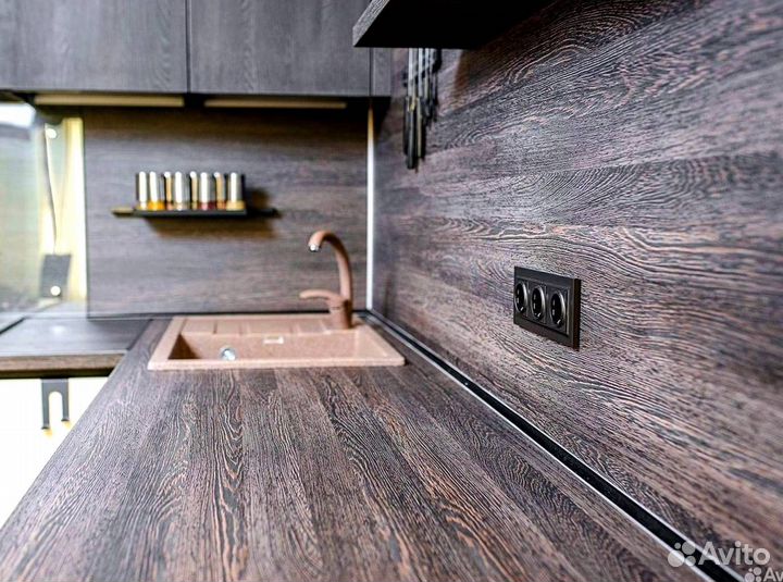 Угловой кухонный гарнитур современный