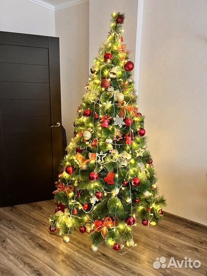 Елка искусственная 210 см с игрушками и гирляндами