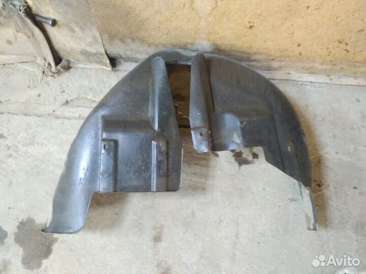 Подкрылок задний левый Volkswagen Passat B5