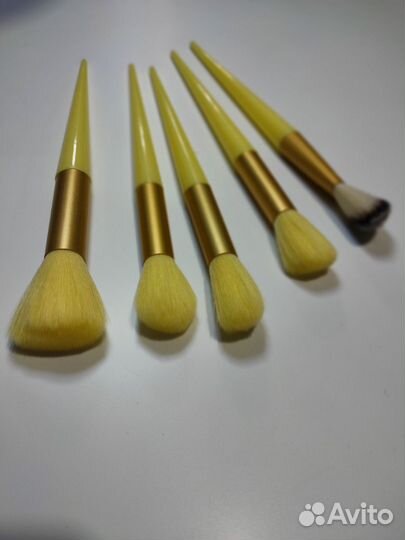 Кисти для макияжа желтые в чехле