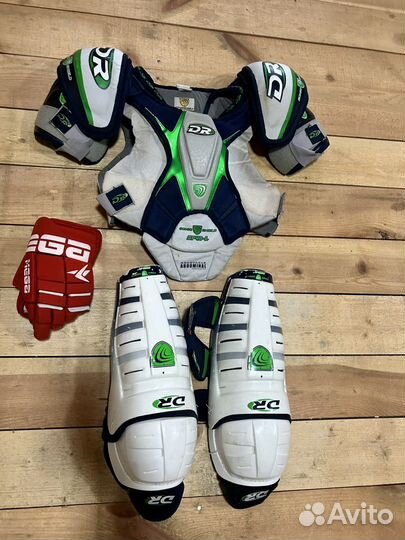 Нагрудник хоккейный и щитки Dr