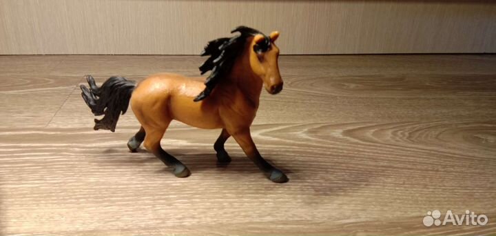 Фигурки/игрушки лошадей