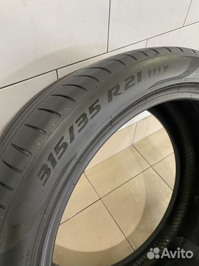 Pirelli P Zero 315/35 R21