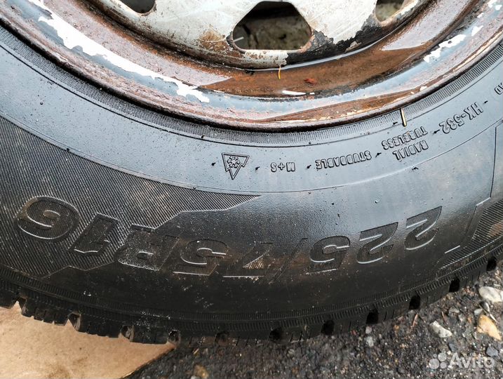 Колесо на УАЗ 225/75 R16