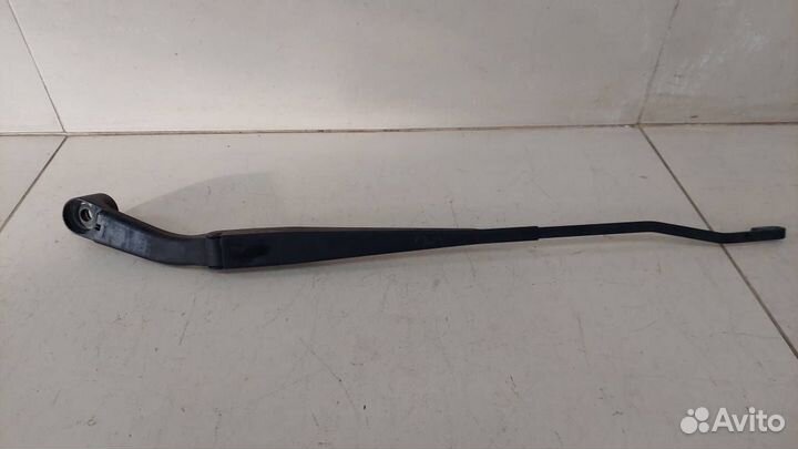 Поводок стеклоочистителя передний правый Mitsubish