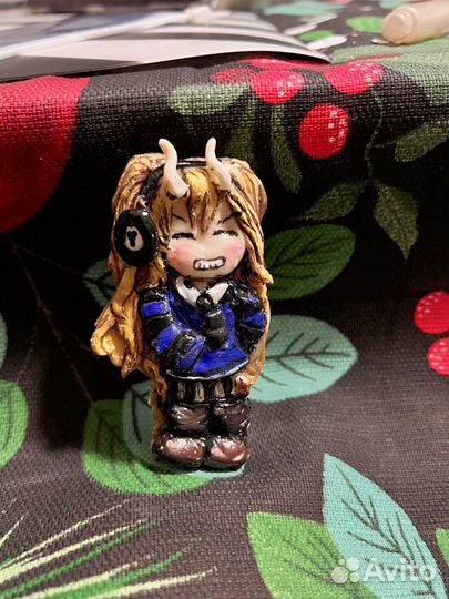 Брошь аниме в виде любимого персонажа