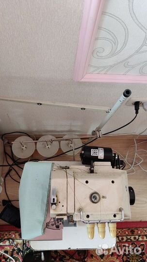 Швейная машинка оверлок