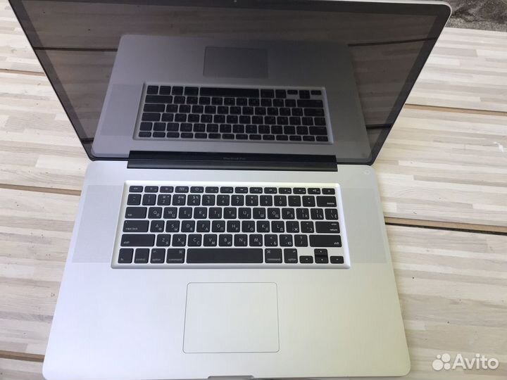 Apple MacBook Pro 17