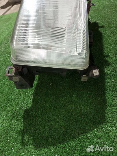 Фара галогеновая левая Mazda Bongo