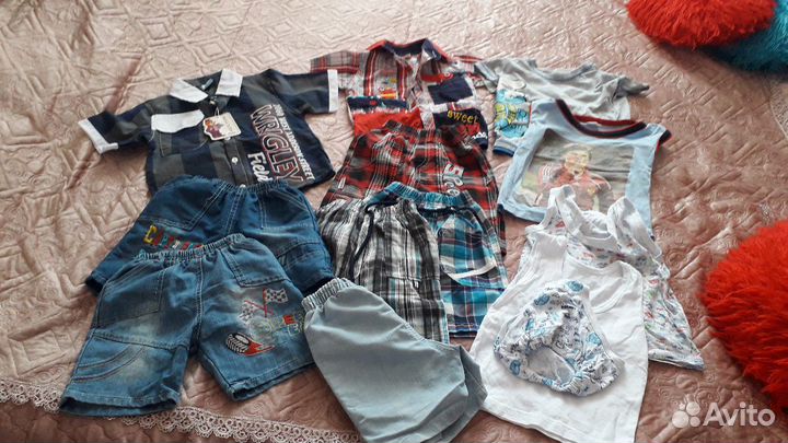 Шорты и рубашки.цена за все