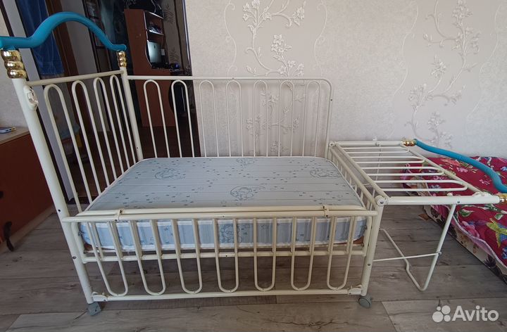 Детская кроватка