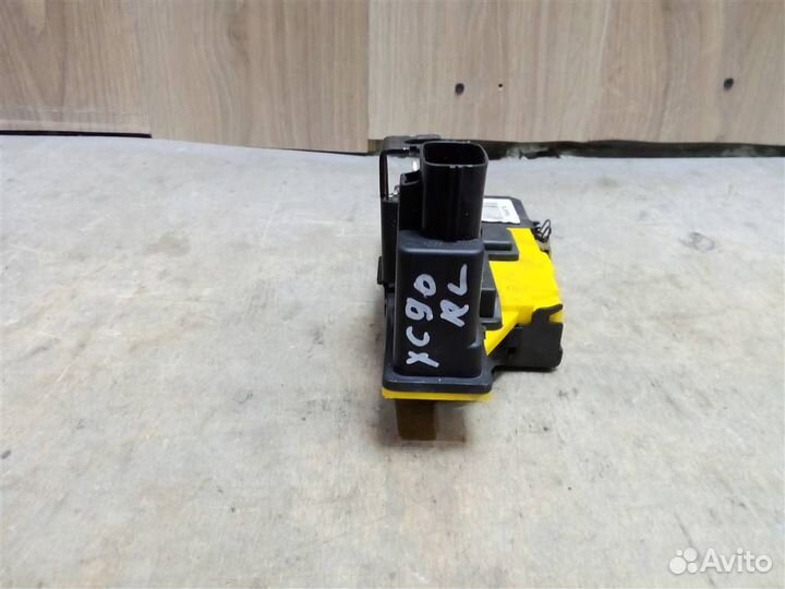 Замок двери задней левой от Volvo XC90 2002-2014