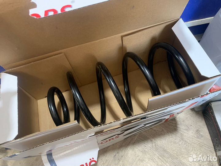 Новые пружины передние на Mercedes Vito 639